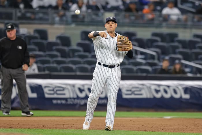 Yankees third baseman Gio Urshela in the field
